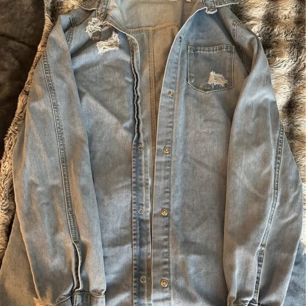 C + D + M Collection Light-Wash Distressed Denim Snap Jacket – Size L